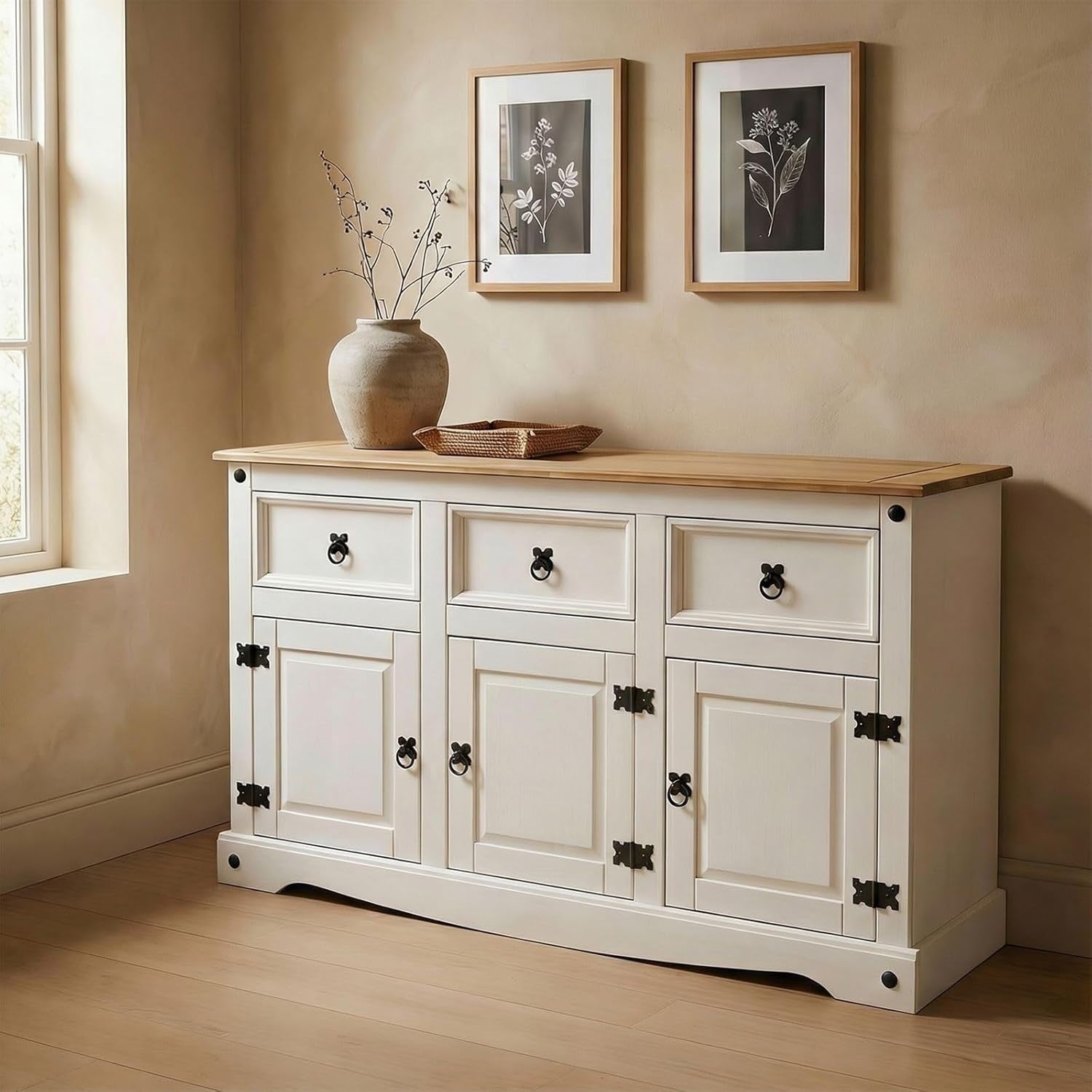 Buffet en bois massif d'inspiration mexicaine avec trois portes et trois grands tiroirs