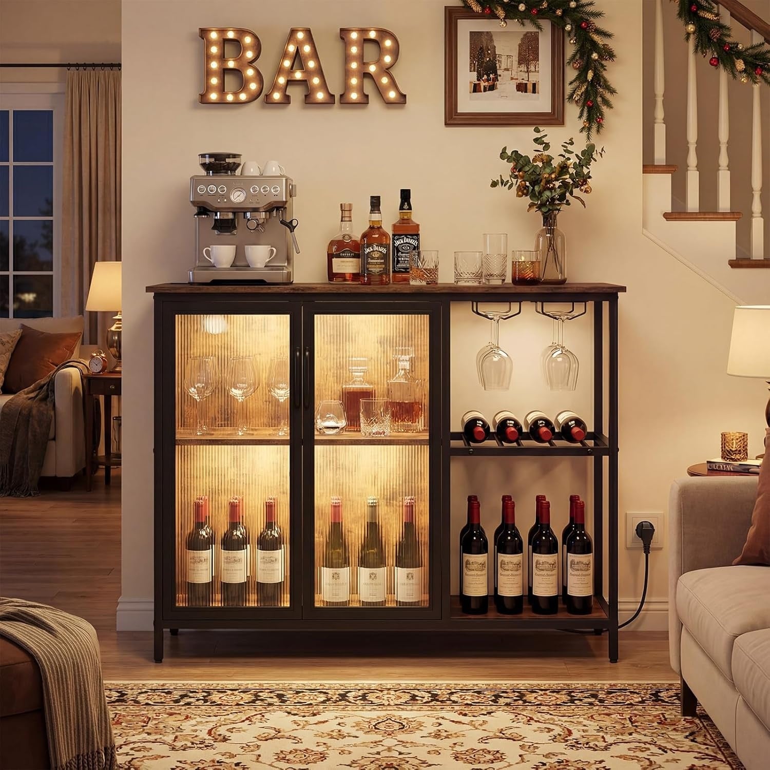 Meuble bar avec casier a vin, porte verres, multiprise et eclairage LED, style industriel pour cuisine ou salle a manger